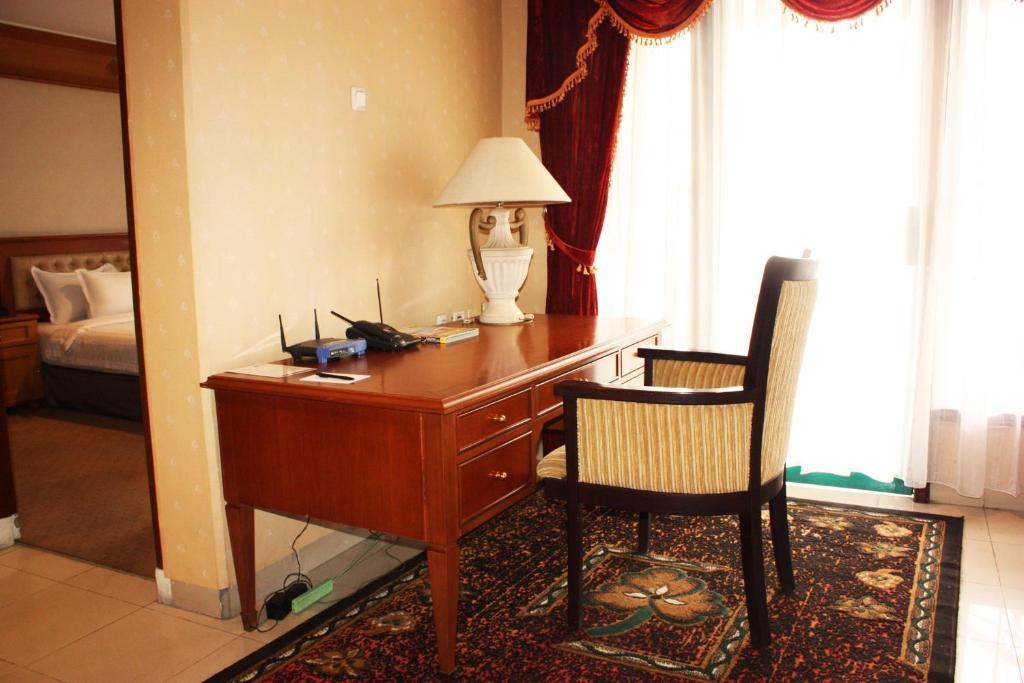 Travellers Suites Serviced Apartments Medan Phòng bức ảnh