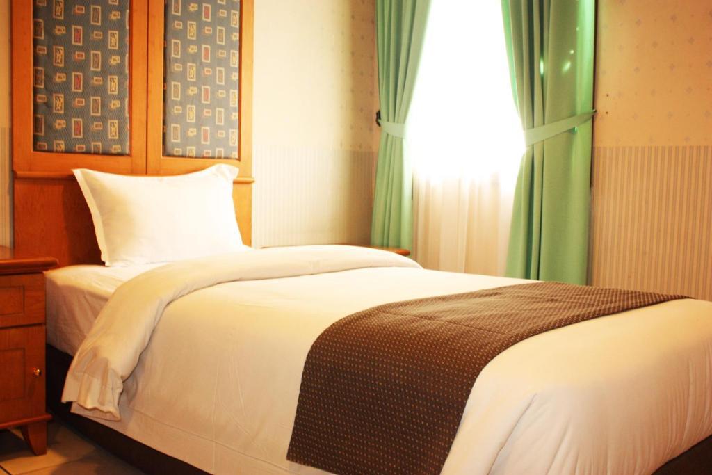 Travellers Suites Serviced Apartments Medan Phòng bức ảnh